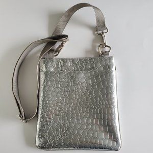 Auth Retro Metallic Silver Croc Crossbody Bag Wide Adjustable Strap Deep Pockets